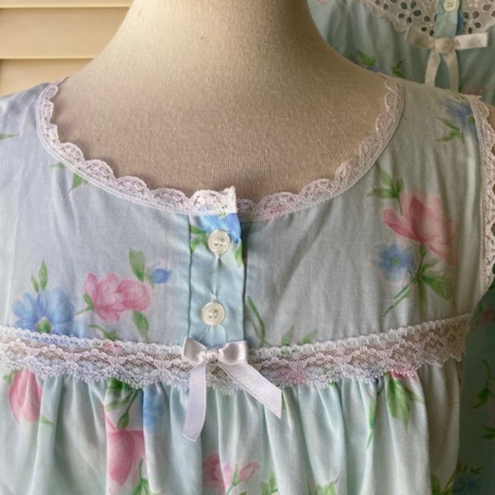 Character Robe & Gown Set - Picture 5 of 12